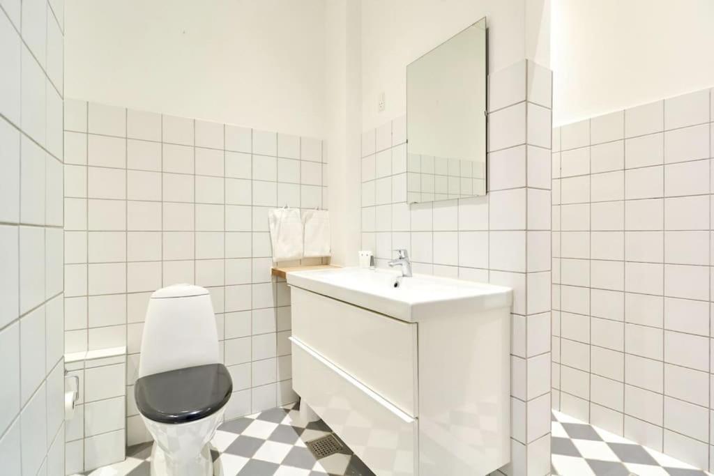 Moderen And Sleek 3Br With Bath By The Lakes And Metro Copenhague Exterior foto