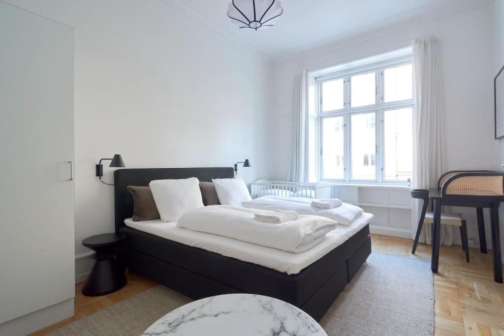 Moderen And Sleek 3Br With Bath By The Lakes And Metro Copenhague Exterior foto