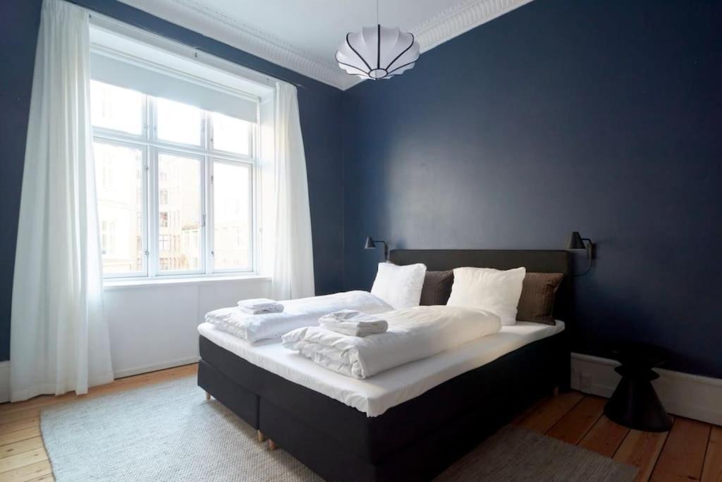 Moderen And Sleek 3Br With Bath By The Lakes And Metro Copenhague Exterior foto