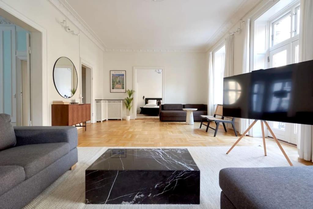 Moderen And Sleek 3Br With Bath By The Lakes And Metro Copenhague Exterior foto