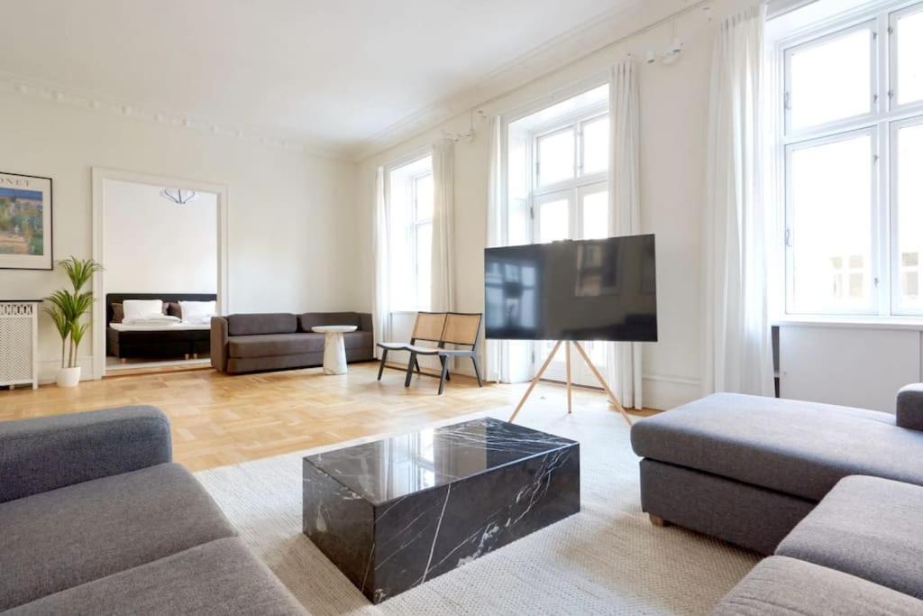 Moderen And Sleek 3Br With Bath By The Lakes And Metro Copenhague Exterior foto