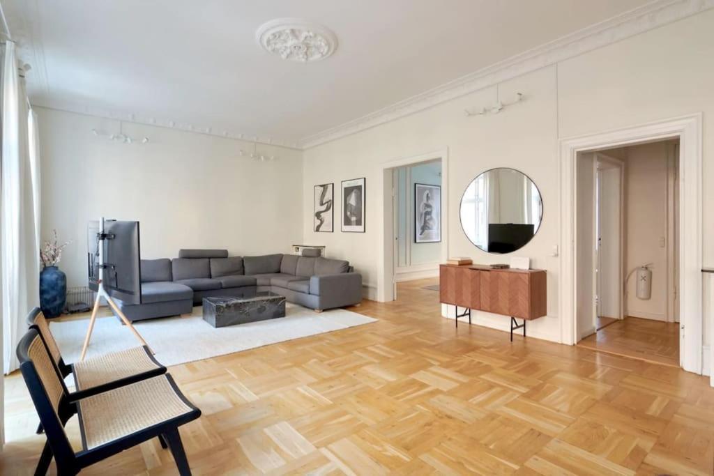 Moderen And Sleek 3Br With Bath By The Lakes And Metro Copenhague Exterior foto