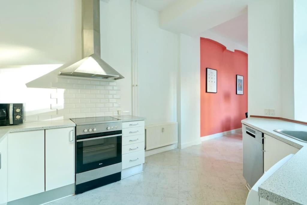 Moderen And Sleek 3Br With Bath By The Lakes And Metro Copenhague Exterior foto
