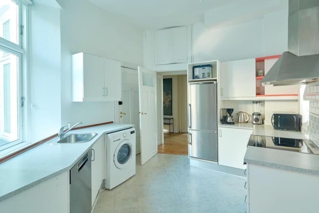 Moderen And Sleek 3Br With Bath By The Lakes And Metro Copenhague Exterior foto
