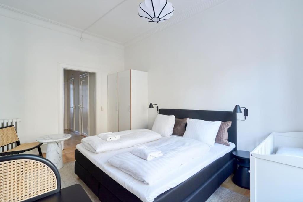 Moderen And Sleek 3Br With Bath By The Lakes And Metro Copenhague Exterior foto