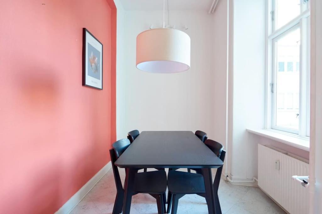 Moderen And Sleek 3Br With Bath By The Lakes And Metro Copenhague Exterior foto