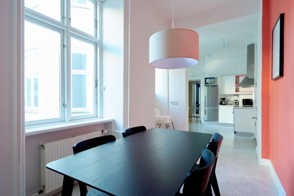 Moderen And Sleek 3Br With Bath By The Lakes And Metro Copenhague Exterior foto